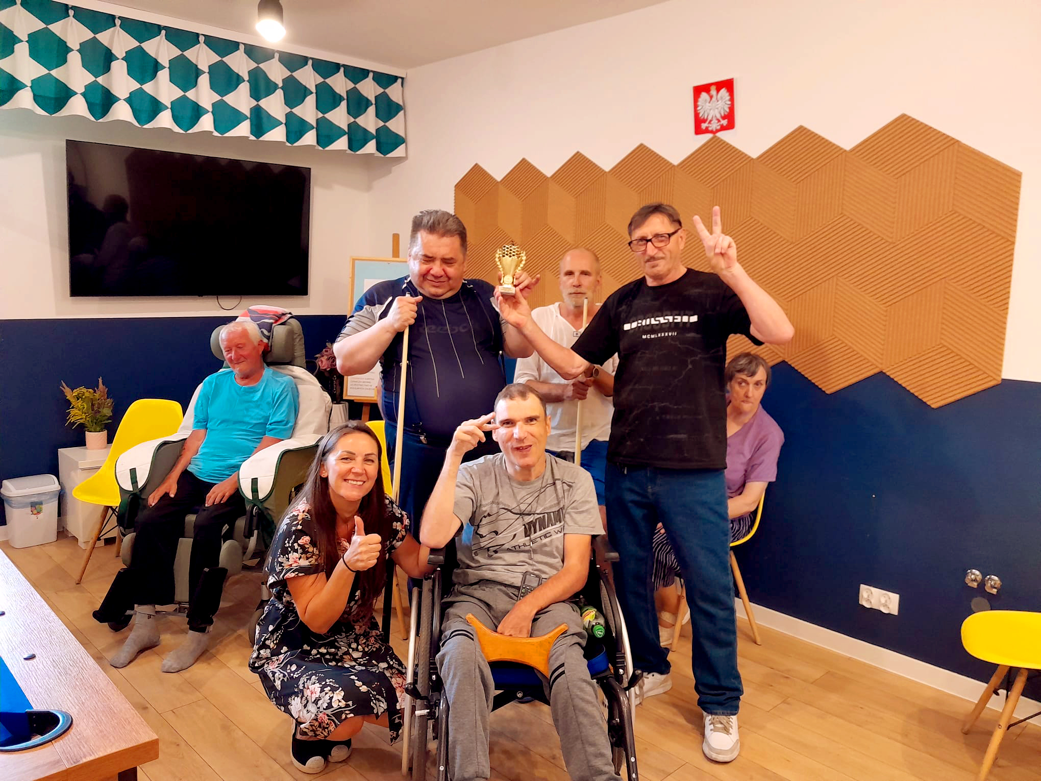 Fotografia grupy podczas zajęć w klubie seniora